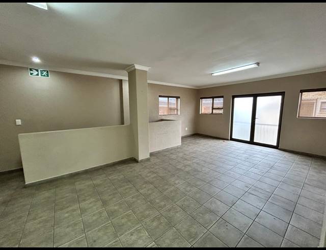 290M² WAREHOUSE FOR SALE IN APEX
